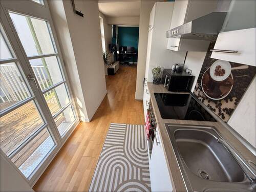 Lichtreiche Küche mit Balkonzugang - 2 Zimmer Etagenwohnung in Ludwigshafen