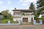 Vorderansicht mit Garten - 4 Zimmer Einfamilienhaus zum Kaufen in Mörsfeld