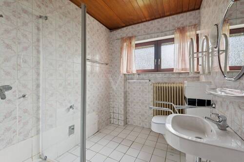 helles Badezimmer - 