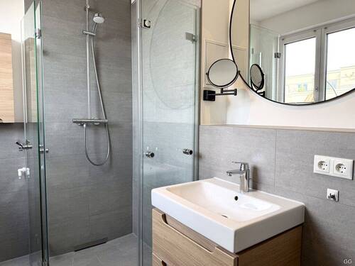 Details des Bades - Etagenwohnung mit 76,40 m&sup2; in Berlin zur Miete