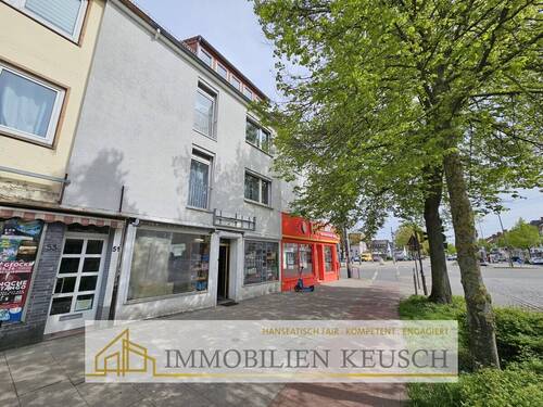 Vorderansicht - Große 3 Zimmerwohnung mit Balkon in zentraler und begehrter Lage