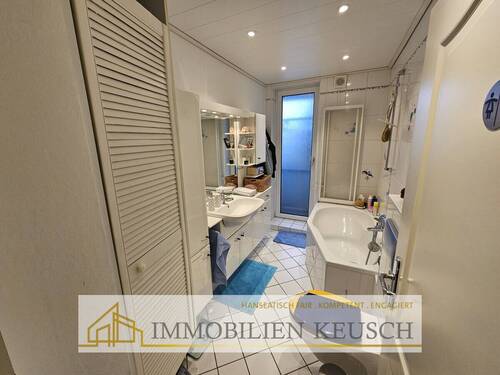 Dusch- und Wannenbad mit Zugang Balkon - 