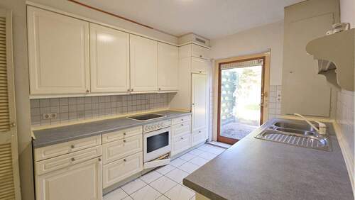 Küche mit Terrasse zum Garten.jpg - 