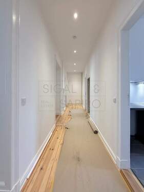 Flur - Etagenwohnung mit 131,20 m&sup2; in Berlin zur Miete