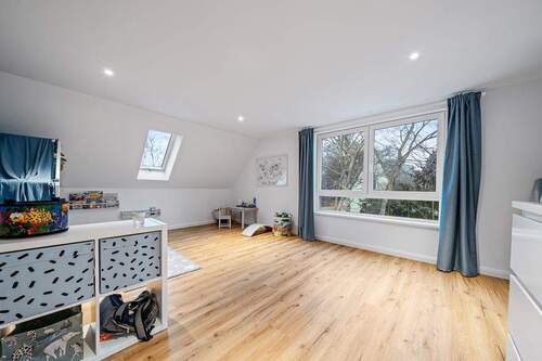 Großes Kinderzimmer im DG - 