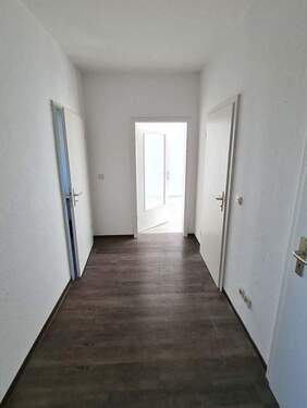 Flur - 3 Zimmer Etagenwohnung zur Miete in Chemnitz