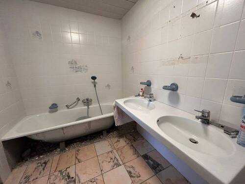 Bad (zum Umbau vorbereitet - 