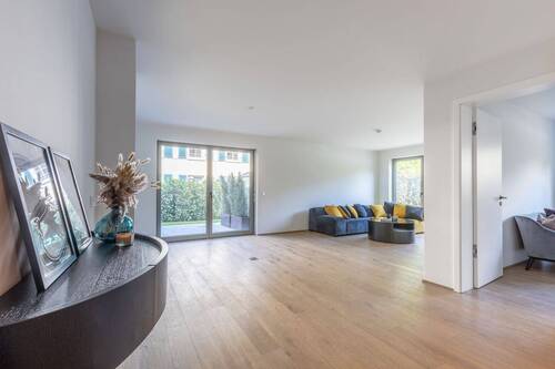 Wohnraum - ATTRACTIVE Teilmöblierte 2-Zimmer-Gartenwohnung