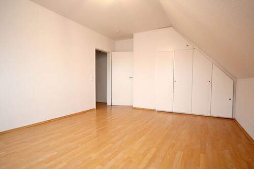 Schlafzimmer mit Einbauschrank_01.JPG - 