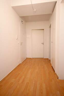 Eingangsbereich_02.JPG - 2 Zimmer Etagenwohnung in Rengsdorf