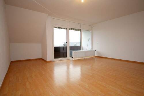 Wohnzimmer mit Balkon_02.JPG - 