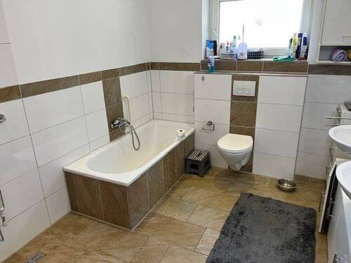 Haupthaus-Bad - 6 Zimmer Bungalow in Bendorf