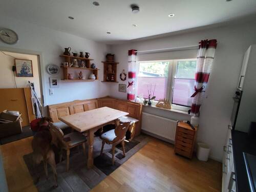 Einbauküche, Sitzmöglichkeit, 2 Fenster - 