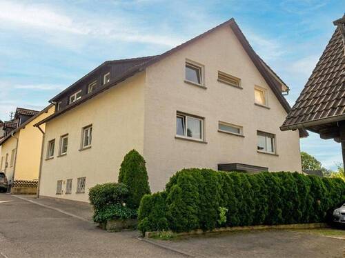 Freistehendes Zweifamilienhaus - 