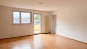 Helles Wohnzimmer mit Balkon - 8 Zimmer Mehrfamilienhaus, Wohnhaus in Baden-Baden