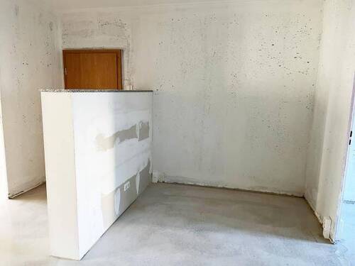 Flur - Etagenwohnung mit 70,90 m&sup2; in Oschersleben zur Miete
