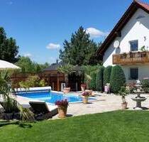 Hauptstadtmakler-Bezugsfreies Traumhaus mit Pool und Baulandreserve - Luckenwalde Frankenfelde