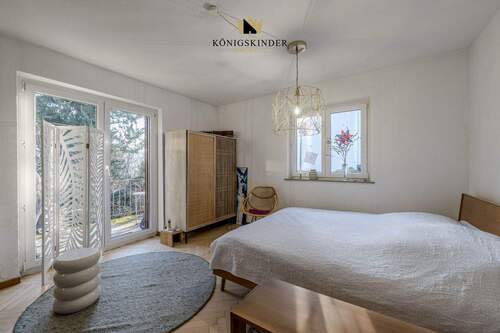 Bsp. Zimmer 1. OG mit Zugang zum Balkon - 