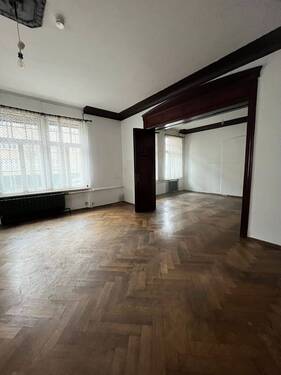Zimmer - Denkmalgeschütztes Mehrfamilienhaus mit Entwicklungspotential