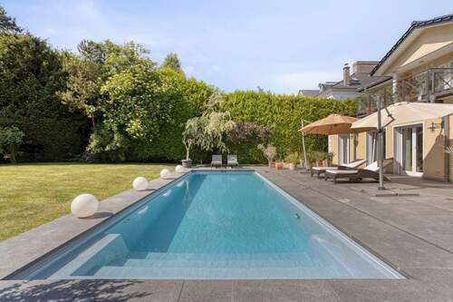 Pool - 6 Zimmer Einfamilienhaus zum Kaufen in Meerbusch