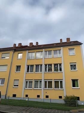 Hausansicht - 3 Zimmer Etagenwohnung zur Miete in Nürnberg