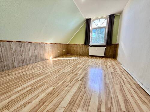 Schlafzimmer - 4 Zimmer Etagenwohnung zum Kaufen in Neustadt