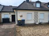 Außenansicht - Charmantes Reihenmittelhaus für Paare und Familien mit Ausbau & Investionspotenzial