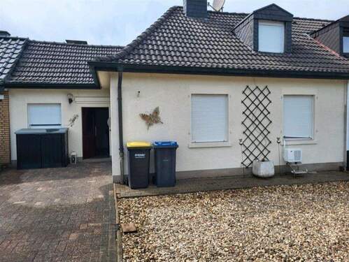 Außenansicht - Charmantes Reihenmittelhaus für Paare und Familien mit Ausbau & Investionspotenzial