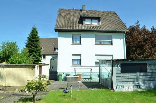 Rückansicht - 6 Zimmer Mehrfamilienhaus, Wohnhaus zum Kaufen in Boffzen