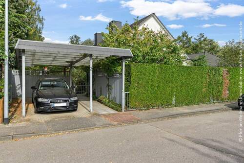 Carport und Zuwegung zum Grundstück. - 5 Zimmer Einfamilienhaus zum Kaufen in Reinbek