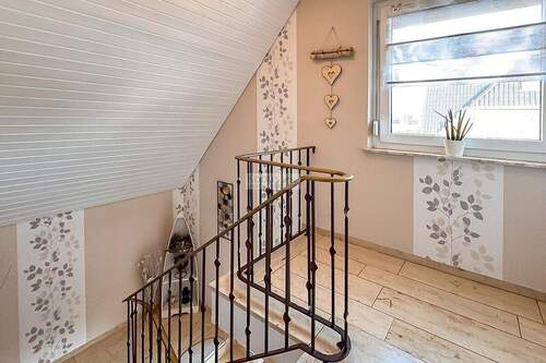 DG - Flur Treppe Fenster - 