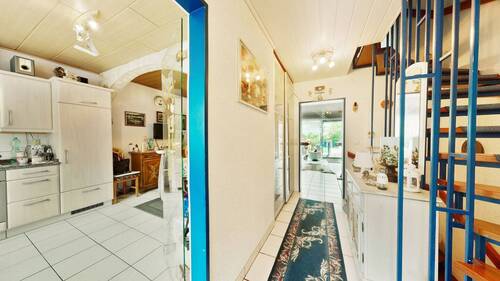 Flur - 6 Zimmer Reihenmittelhaus zum Kaufen in Neuss