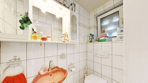 Gäste_WC - 6 Zimmer Reihenmittelhaus in Neuss