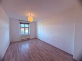 Leeres Zimmer mit Fenster - 