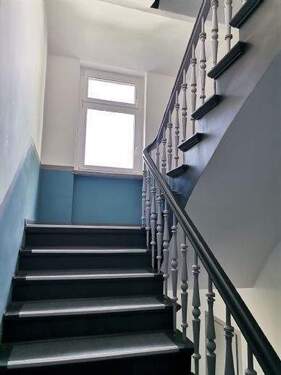 Treppenhaus - Etagenwohnung mit 80,00 m&sup2; in Halle (Saale) zur Miete