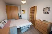 Schlafzimmer 2 / Büro - 