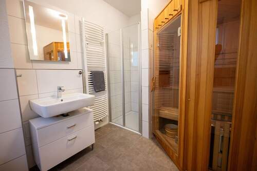 Bad mit Sauna - 