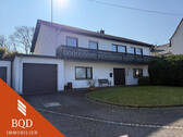 Straßenansicht - Stadtlage trifft Gartenidylle - 490.000,00&nbsp;EUR Kaufpreis, ca.&nbsp; 215,00&nbsp;m&sup2;&nbsp;Wohnfl&auml;che