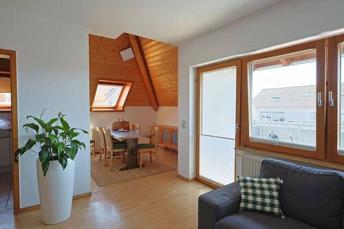 Wohnzimmer - 4 Zimmer Etagenwohnung zur Miete in Böblingen