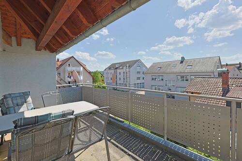Großer Balkon - 4 Zimmer Etagenwohnung in Böblingen