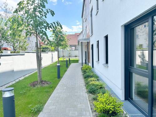Hauseingang - 3 Zimmer Etagenwohnung zur Miete in Roth