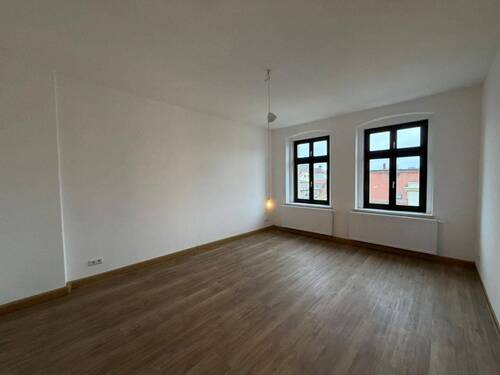 Leeres Zimmer mit Fenster - 