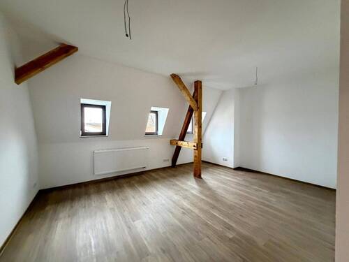 Dachgeschoss mit Holzbalken - 