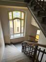 Treppenhaus mit Buntglasfenster - 