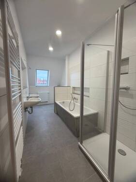 Modernes Badezimmer - 