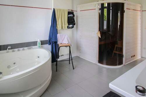 Badezimmer_OG_Sicht 3 - 