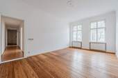 Wohnzimmer - 2 Zimmer Etagenwohnung zum Kaufen in Berlin