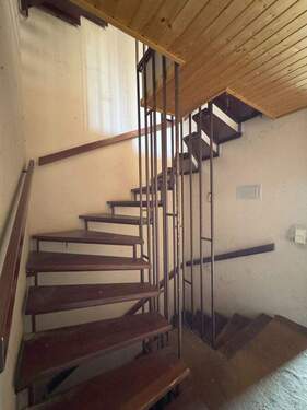 Treppe ins OG - Reihenendhaus mit 165,00 m&sup2; in Gerlingen zum Kaufen