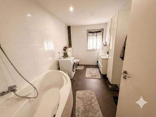 EG l. 3 Zimmer, großer Garten - 