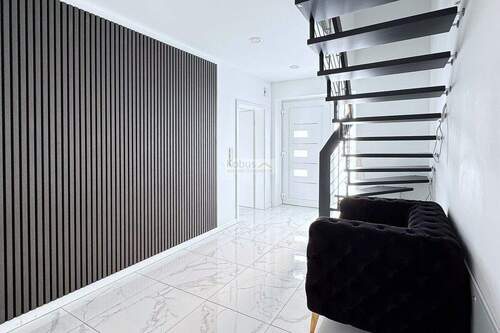 EG - Flur Treppe - 6 Zimmer Einfamilienhaus zum Kaufen in Uelzen